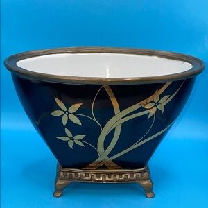 Castilian Elegant Black and Gold Planter